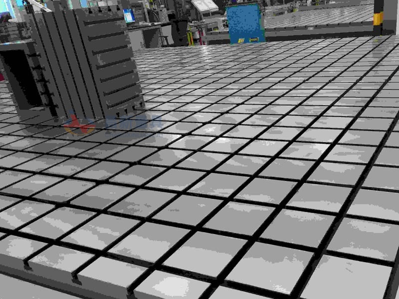 鑄鐵平臺應(yīng)用于重型機(jī)械加工的輔助作業(yè)面