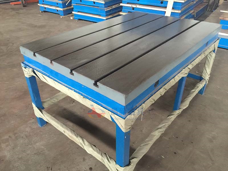 鑄鐵工作臺安裝現(xiàn)場圖